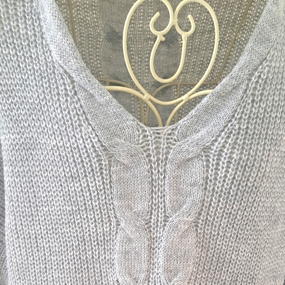 NWOT- Gray Cable Knit Women's Tunic Length Sweater, Size 1X. - Picture 2 of 7